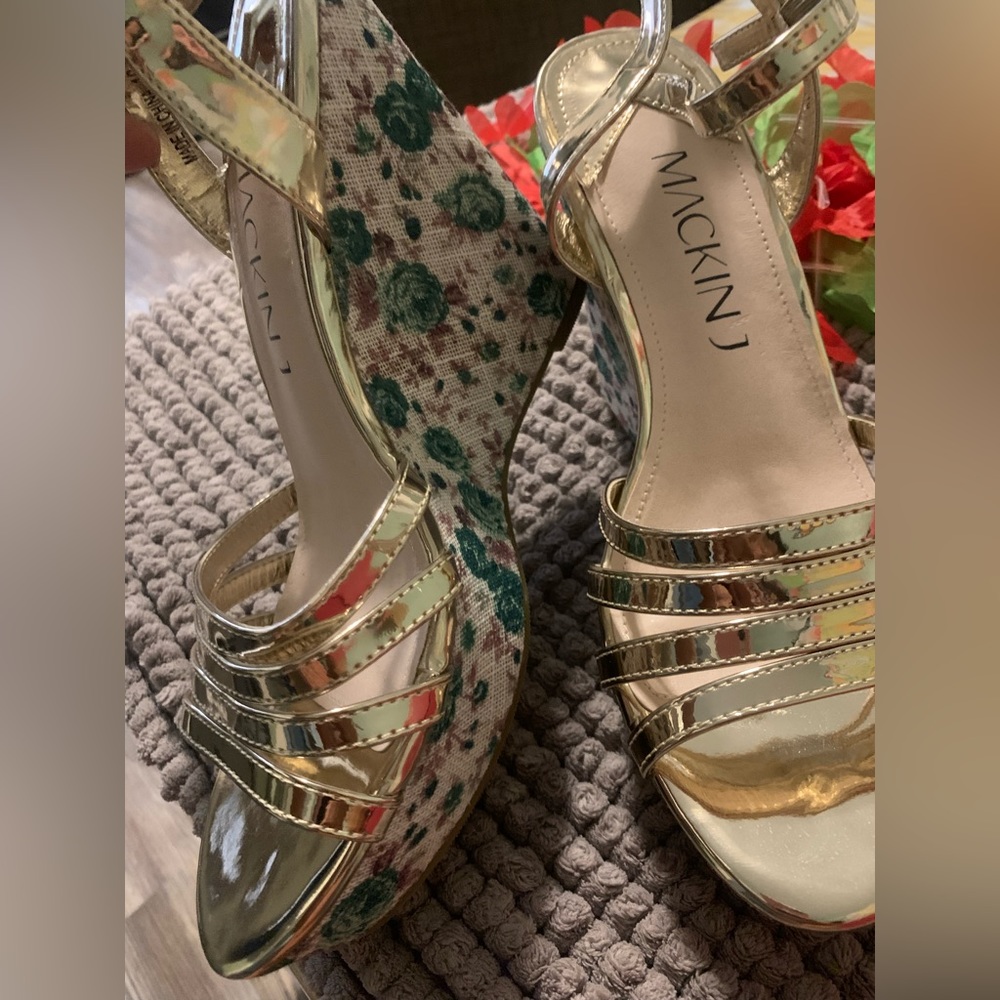 Gold women sandals, Beautiful!!! ✨🌟 👡💚